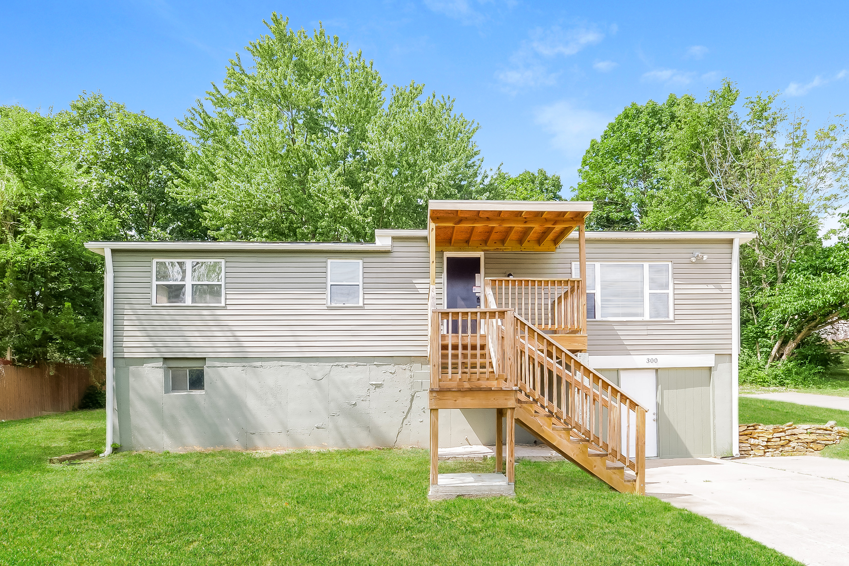 300 E 164TH TER BELTON, MO 64012